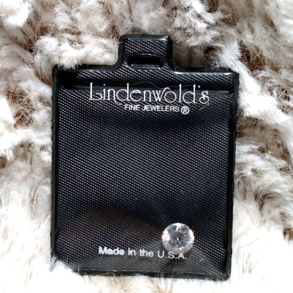 Lindenwold's single stone in original packaging